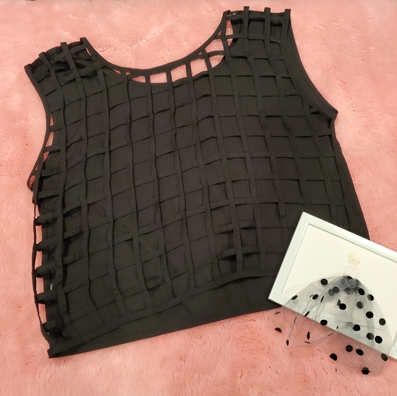 See-through cage back top - Picture 3 of 7